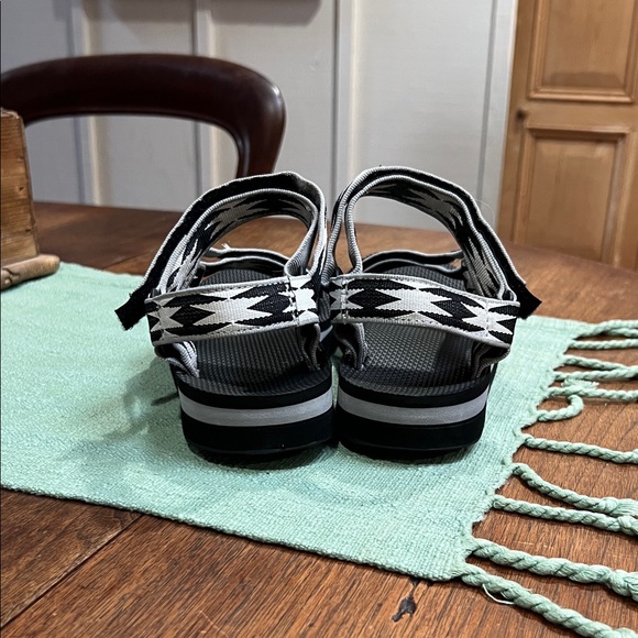 Teva Midform Universal Sandals in B/W Pattern - Picture 5 of 9